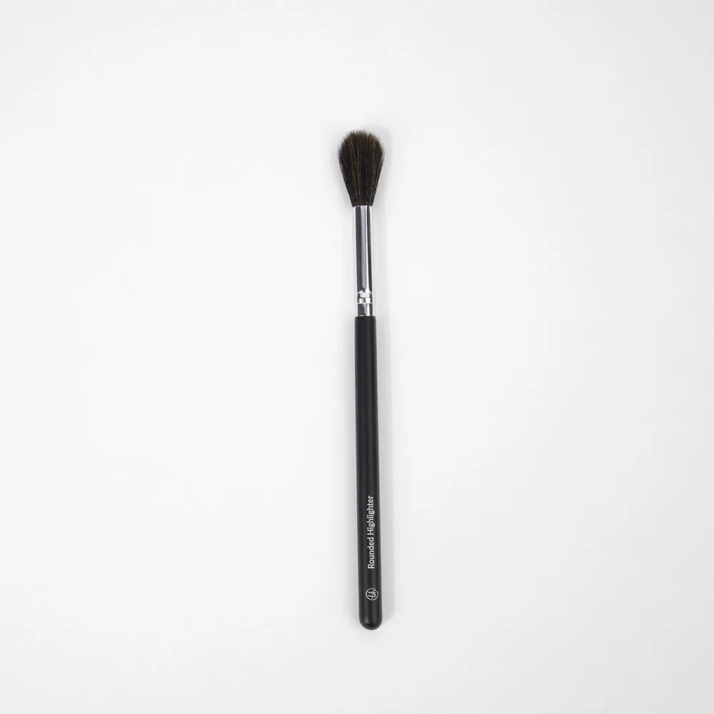 BH Cosmetics Rounded Highlighter Brush - pensula de machiaj    